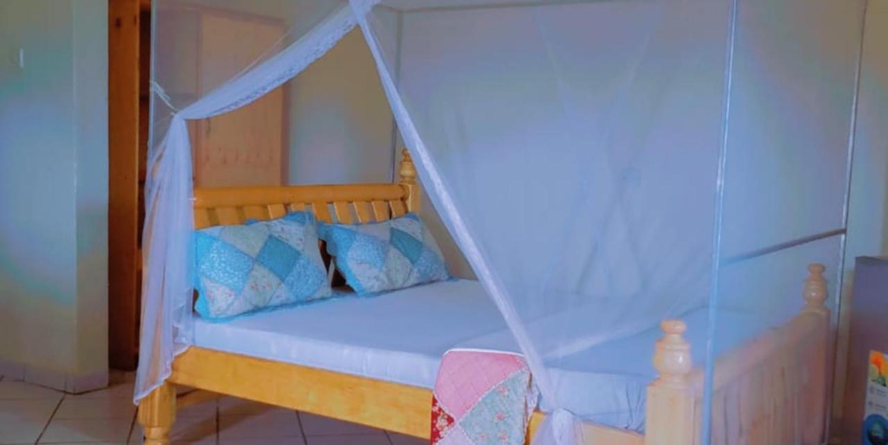 La Feve Beach Bed And Breakfast Entebbe Ngoại thất bức ảnh