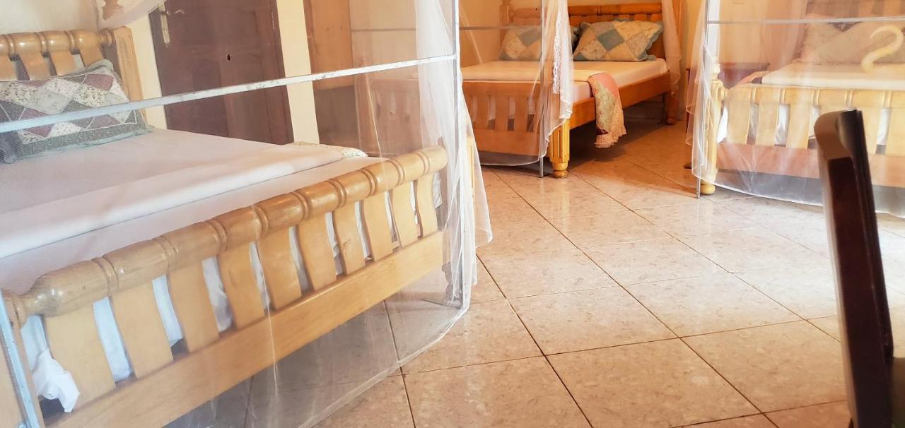 La Feve Beach Bed And Breakfast Entebbe Ngoại thất bức ảnh