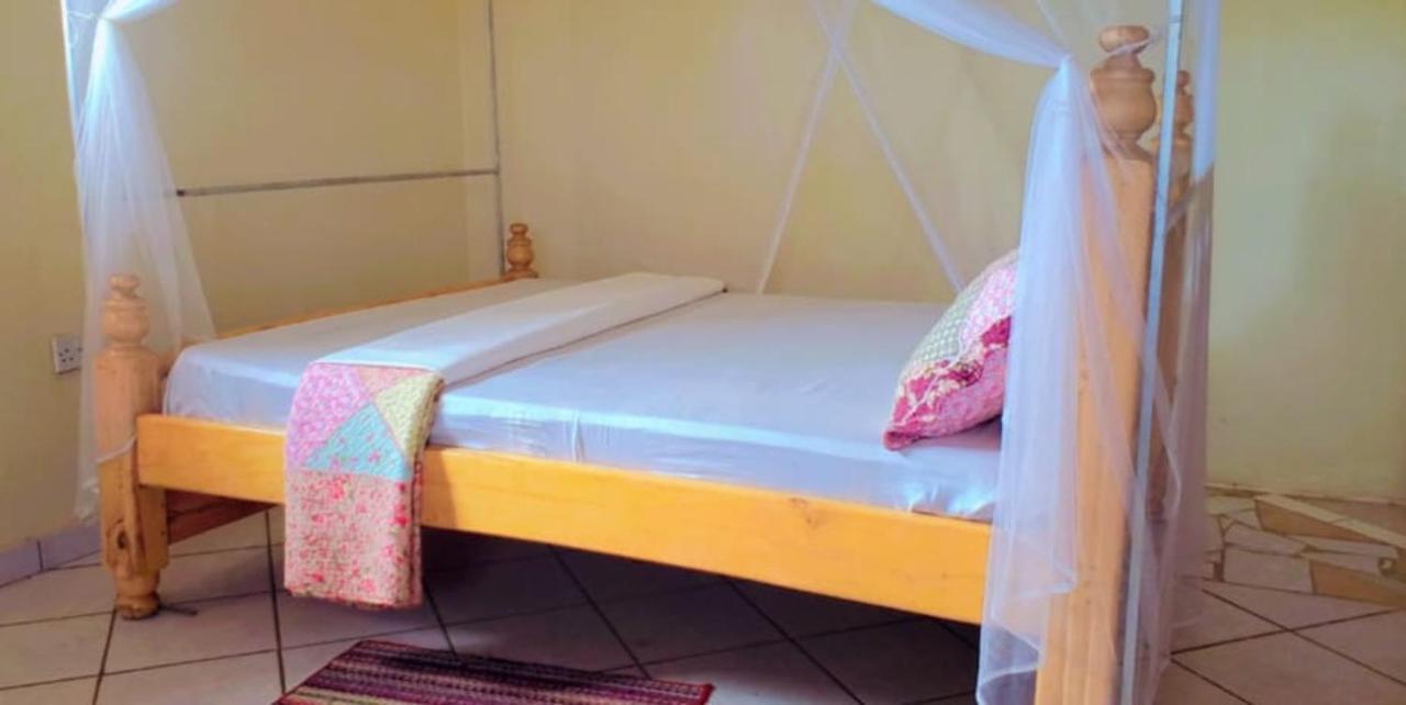 La Feve Beach Bed And Breakfast Entebbe Ngoại thất bức ảnh
