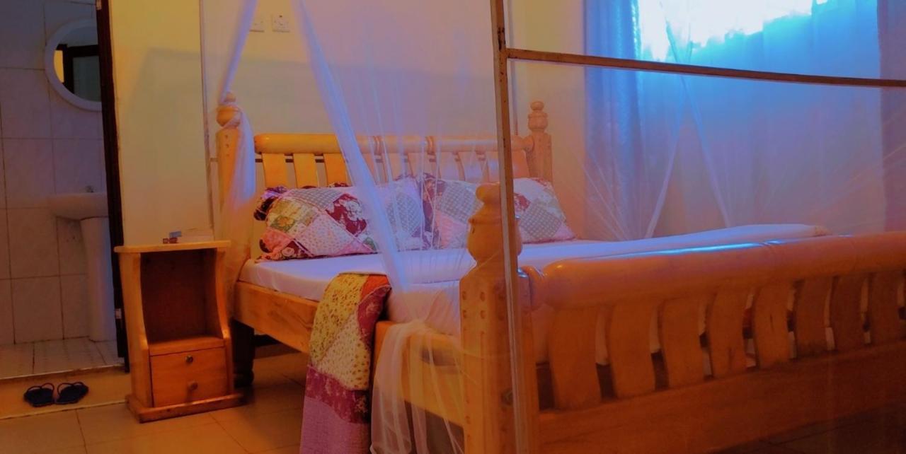 La Feve Beach Bed And Breakfast Entebbe Ngoại thất bức ảnh