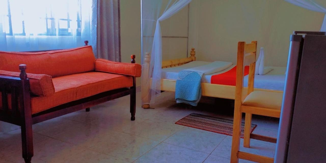 La Feve Beach Bed And Breakfast Entebbe Ngoại thất bức ảnh